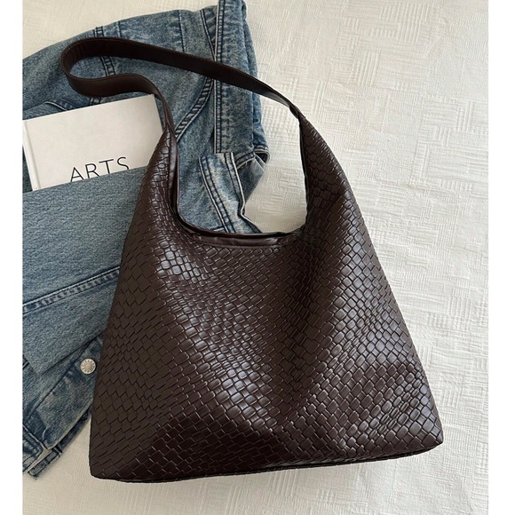 Luxe Vegan Leather Textured Shoulder Bag Set - Picture 9 of 13